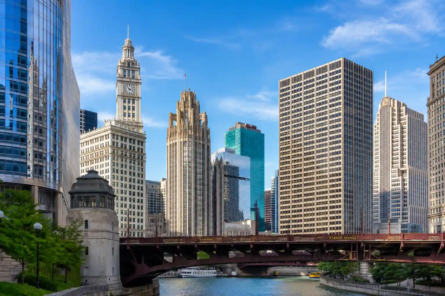 Chicago skyline along the Chicago River, showcasing WordPress development in Chicago for businesses.
